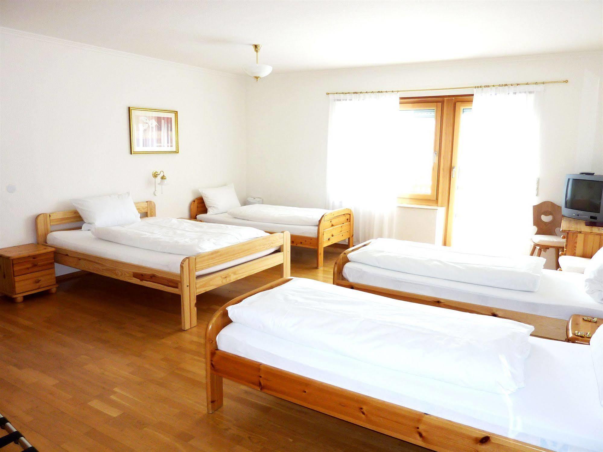 Airport-Hotel Fortuna Lautzenhausen Bagian luar foto