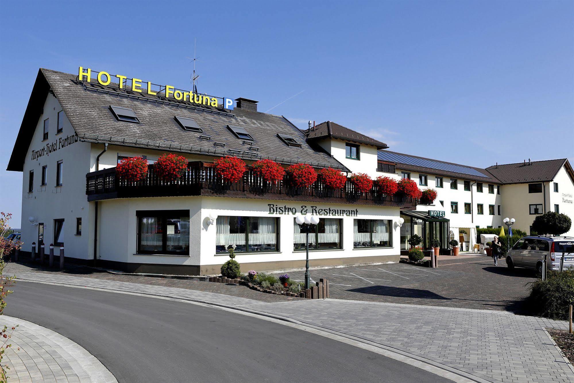Airport-Hotel Fortuna Lautzenhausen Bagian luar foto